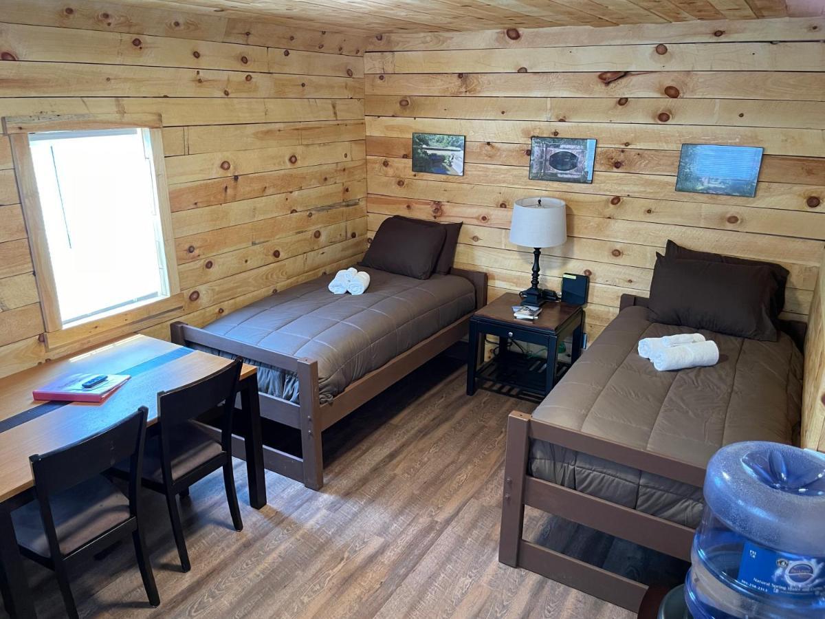 Canal Cabins Paw Paw ภายนอก รูปภาพ